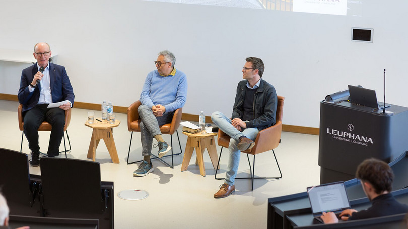 Von rechts: Prof. Dr. Thomas Kück, Prof. Dr. Roberto Nigro, Dr. Tim Kunze