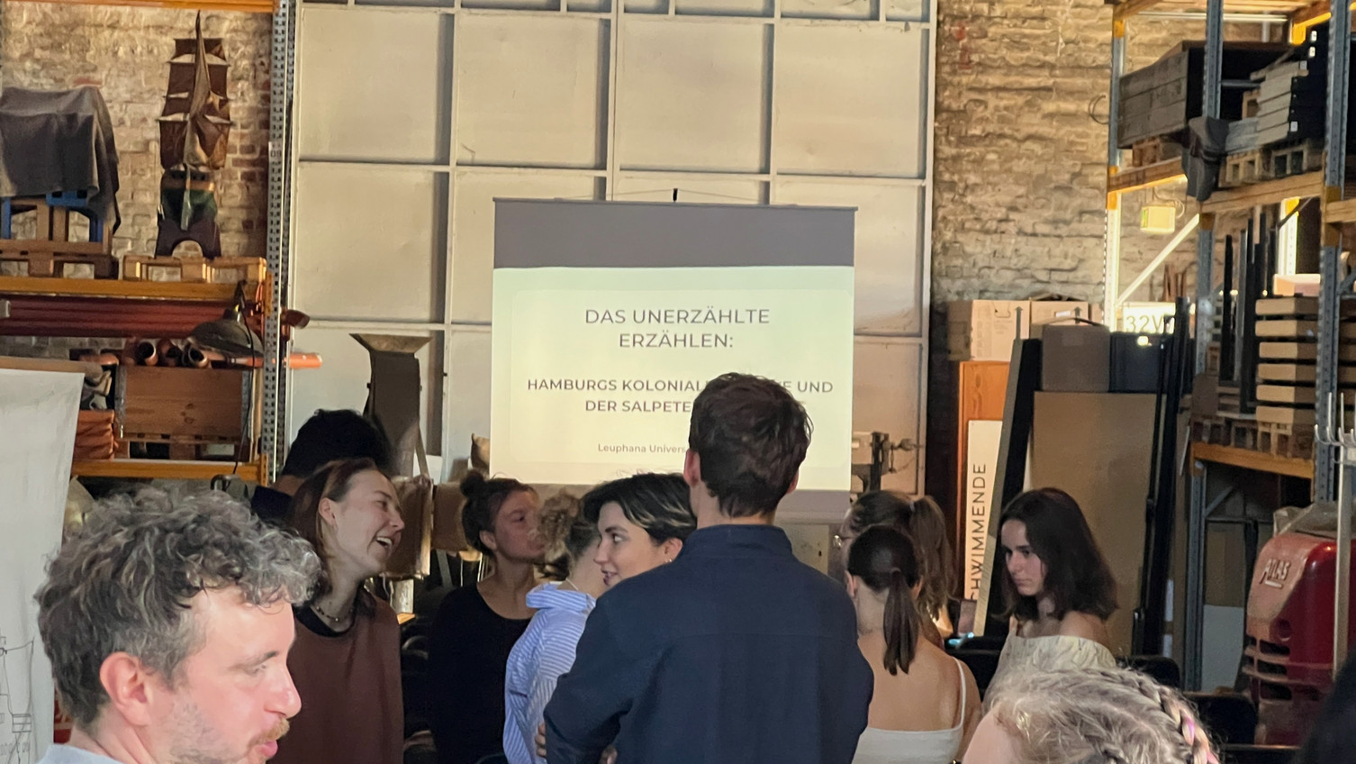 Teilnehmer*innen des Seminar “Das Unerzählte erzählen: Hamburgs koloniale Archive und der Salpeterhandel”