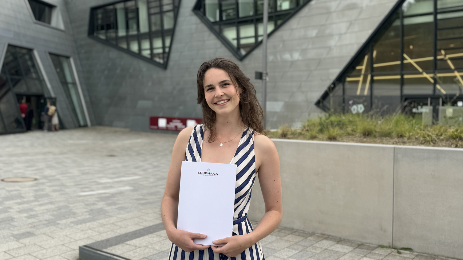 Absolventin Vivien Hartisch Graduiertenfeier 2024