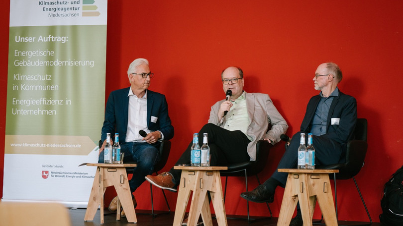 Lothar Nolte (Lower Saxony Climate Protection and Energy Agency), Christian Meyer (Lower Saxony Minister for the Environment, Energy, and Climate Protection), Prof. Dr. Thomas Schomerus Energy Forum 2026: How Can the Energy Transition Succeed at the Local and Regional Levels in Lower Saxony?