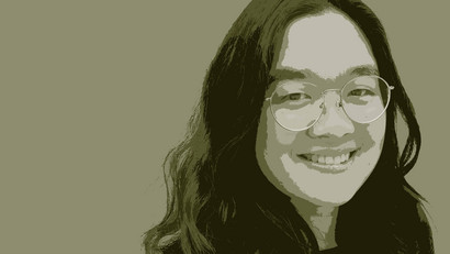 Claudia Thao berichtet im Podcast. Portraitfoto von Claudia Thao, Alumna des Masters Cultural Studies: Culture and Organization