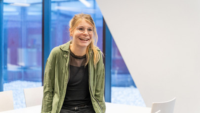 Portrait von Svenja Dahnke, einer Studierenden im Master Staatswissenschaften an der Leuphana 