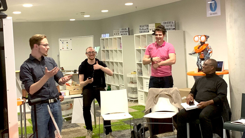 Studierende im Digital Leadership Lab an der Leuphana Universität Lüneburg