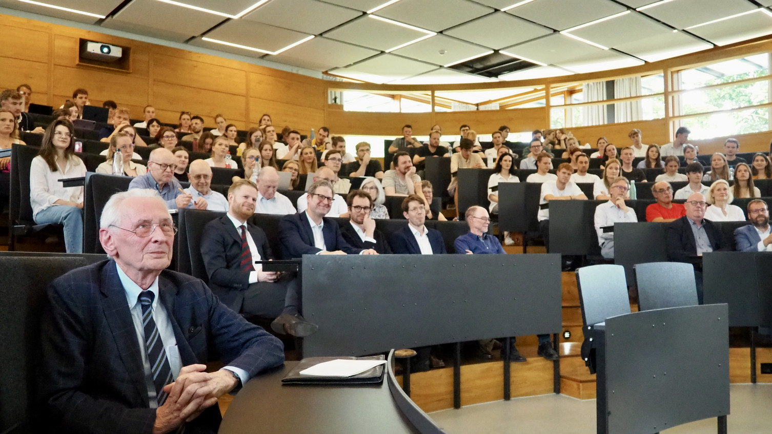 Prof. Grimm während des Grußwortes