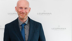 The Professor of Sustainable Resource Use is one of the most cited researchers in the world in his field. He deals with planetary boundaries, sustainable economic success and the question of what we really need to live well. At one time he also embarked o