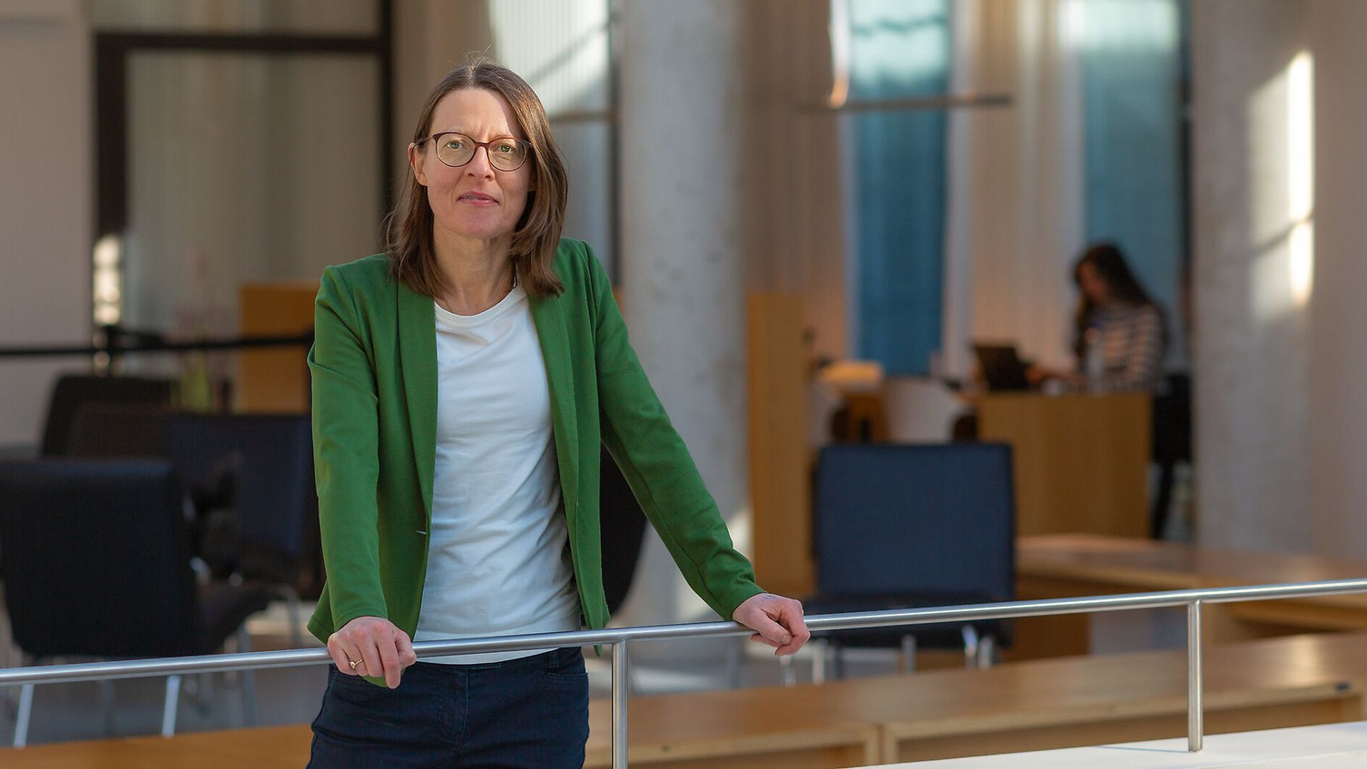„Männer und Frauen ticken beim ersten Date noch erstaunlich traditionell", erklärt die Linguistin Prof. Dr. Anne Barron, „sowohl in Deutschland als auch in Großbritannien.“