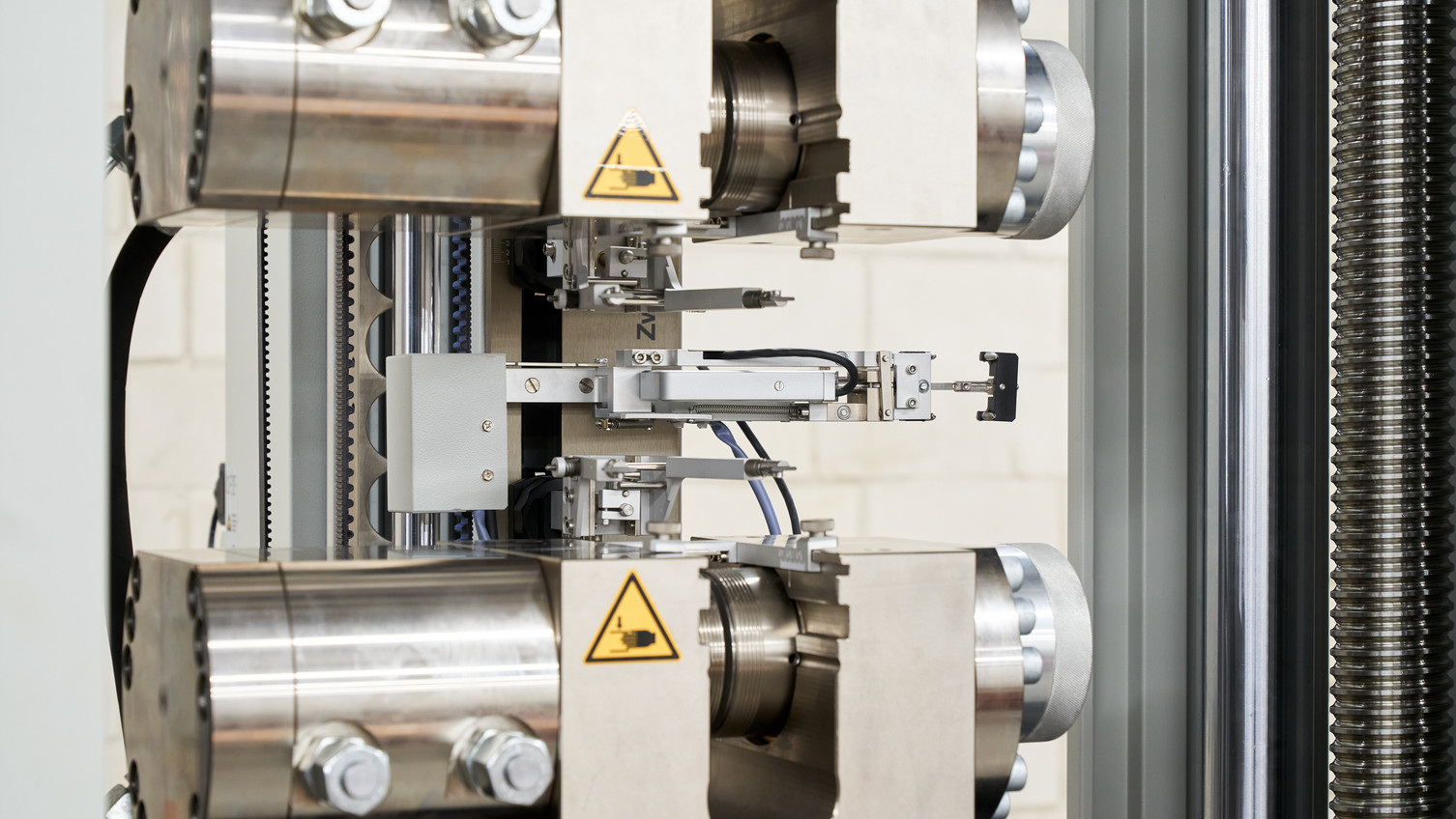 Versuchsaufbau für Zugversuche an Z250 Prüfmaschine