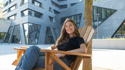 Portrait photo of Paula Muche, student of the Masters Media and Digital Cultures