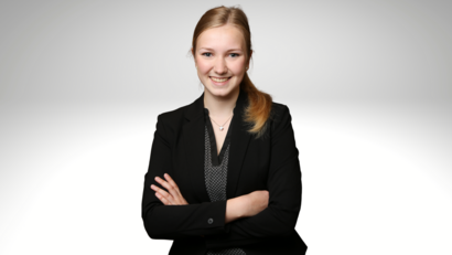 Theresa Pleye's experiences. Portrait photo of Theresa Pleye, student of the Masters Management & Sustainable Accounting and Finance