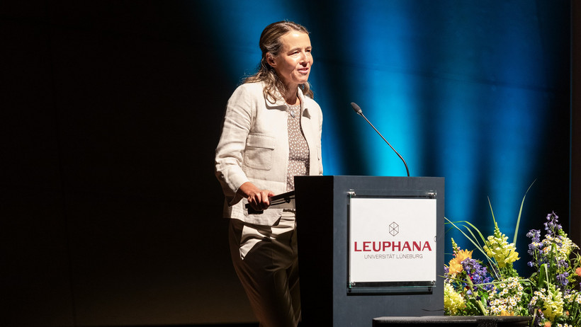 "It is an immense honour for me to receive an honorary doctorate from Leuphana," said Prof. Dr. Dr. Ulrike Malmendier, expressing her gratitude for the award.