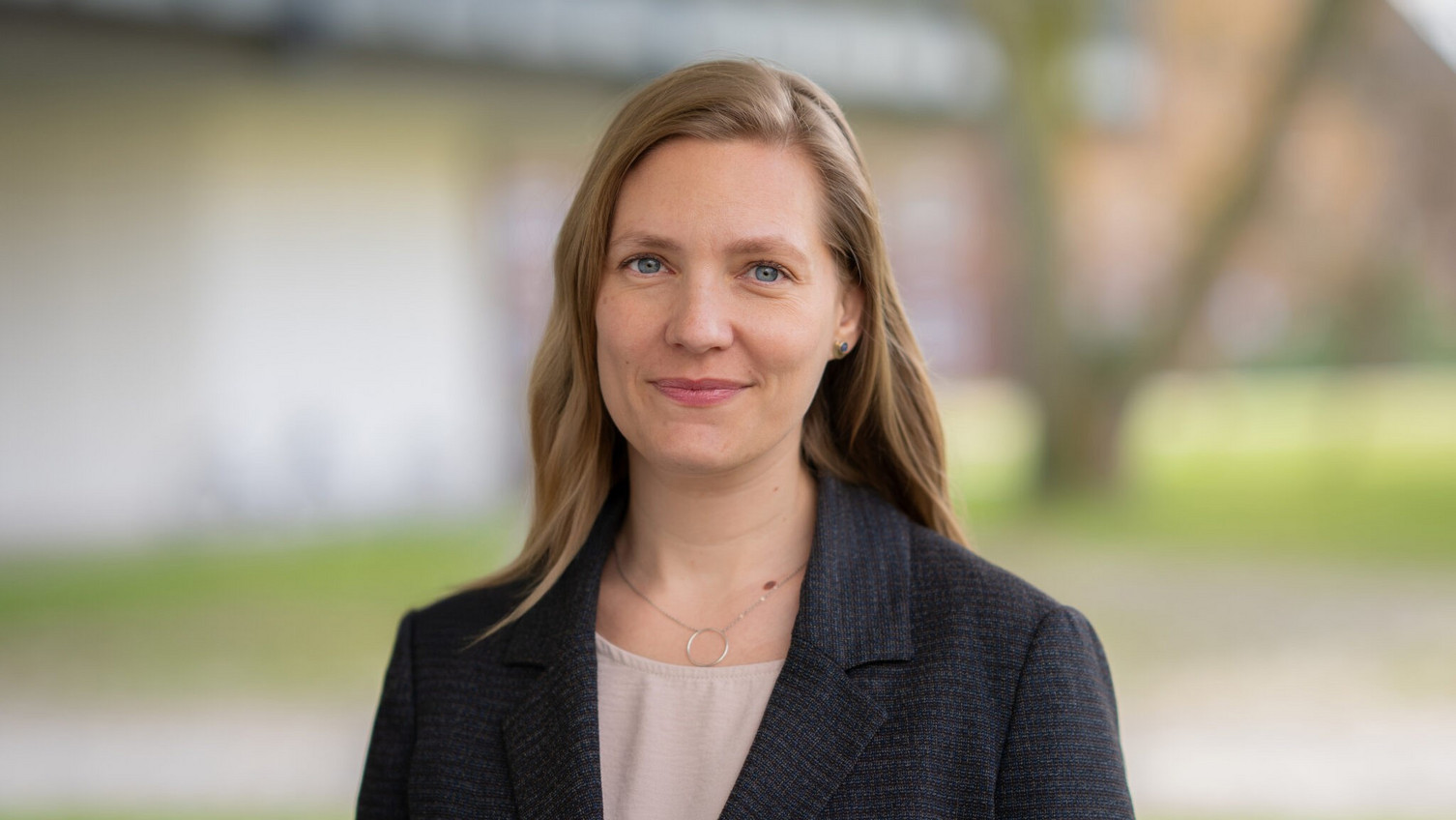 Prof. Dr. Dana-Sophia Valentiner