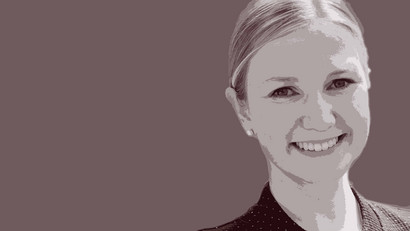 Theresa Pleye berichtet im Podcast. Portraitfoto von Theresa Pleye, Alumna des Masters Management & Sustainable Accounting and Finance