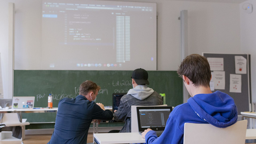 Schüler erleben den Tag der Informatik