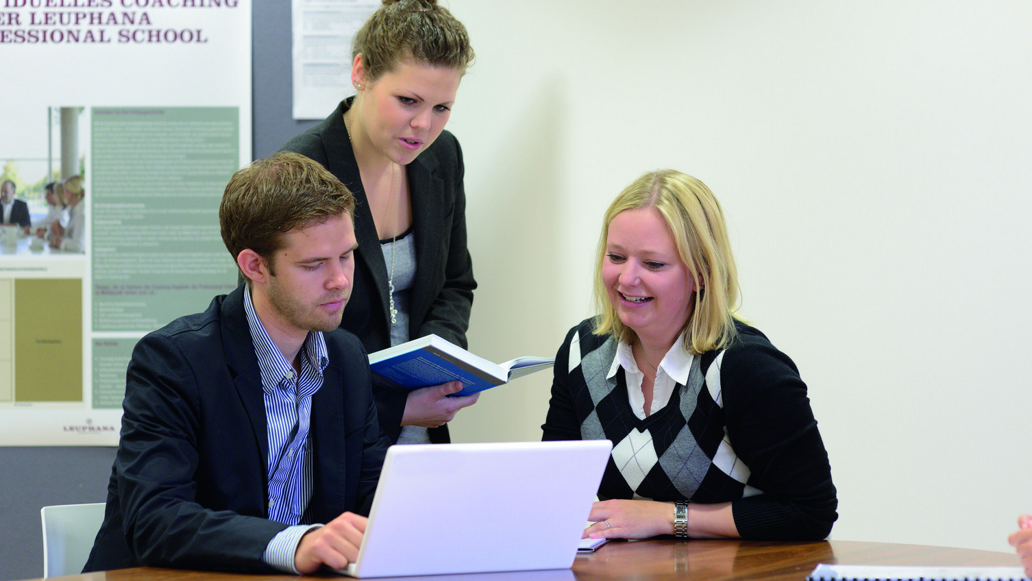 Info Live-Online-Seminar Get to know the LL.M. Competition and Regulation in our Live-Online-Seminar