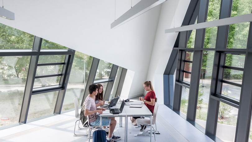 Gruppenarbeit im Zentralgebaeude