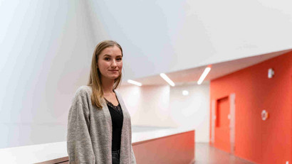 Portrait photo of Katharina Wolff, student of the Masters Management & Engineering 