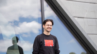 Portrait photo of Jonas Kernein, student of the Masters Media and Digital Cultures