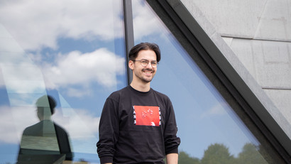Portraitfoto von Jonas Kernein, Studierender des Masters Kulturwissenschaften: Medien und Digitale Kulturen