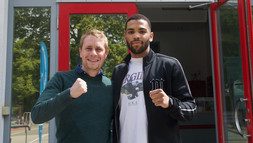 Jerry Alabi mit David Storek.