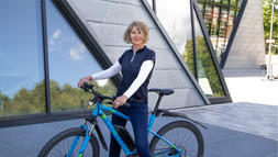 Nora Wieneke auf dem Fahrrad