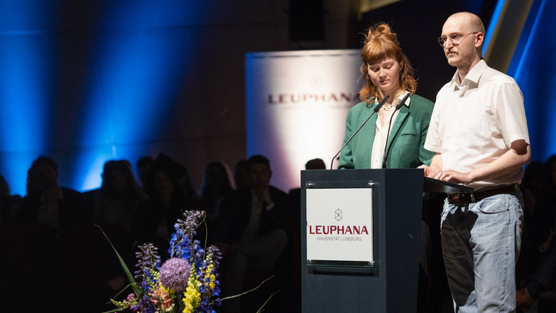 Fred Dott - Graduiertenfeier im Juni 2025