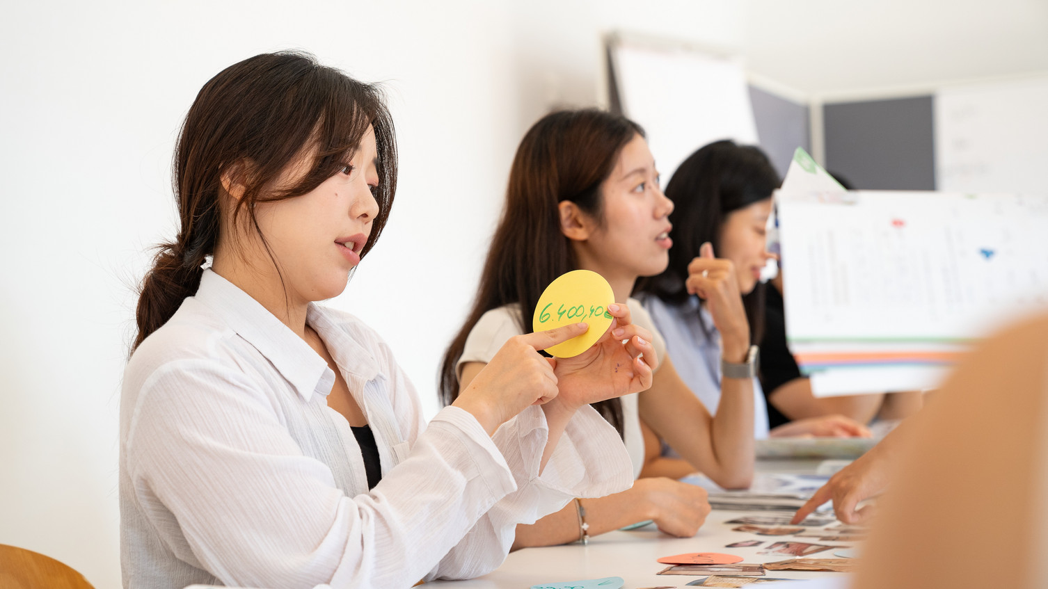 Leuphana Summer School 2024. Täglicher Deutschunterricht und von zwei Studierenden geführte Ausflüge in der Stadt, um Lüneburg besser kennenzulernen.