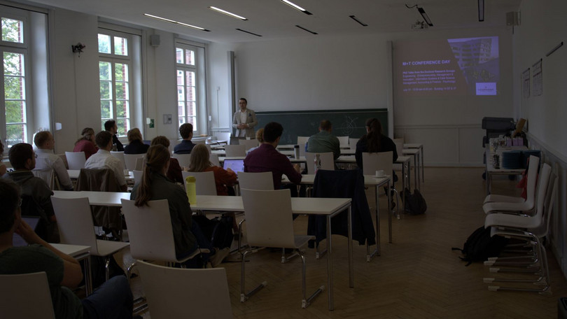 Begrüßung durch Professor Dr.-Ing. Arthur Seibel