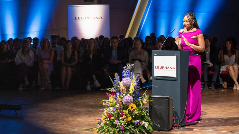 Fred Dott - Graduiertenfeier im Juni 2025