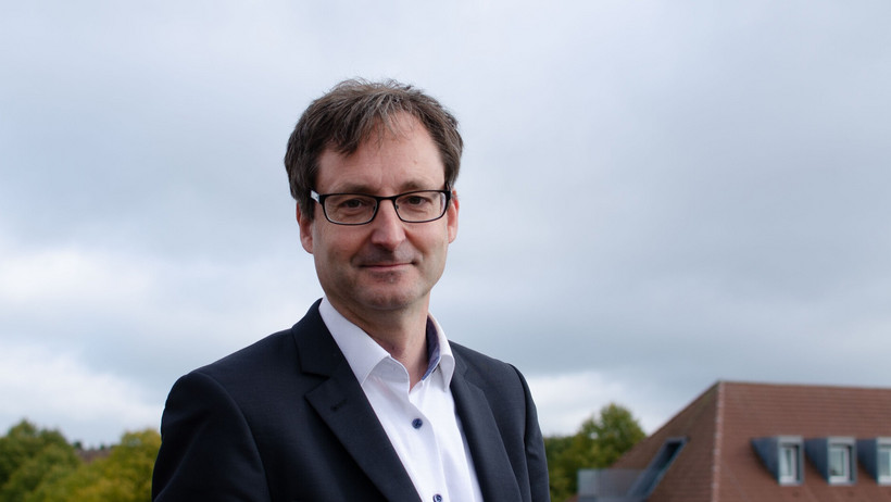 Portrait of Prof. Dr. Markus Reihlen, Professor of of Business Administration