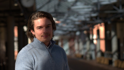 Finn Bongert's experiences. Portrait photo of Finn Bongert, student of the Masters Management & Sustainable Accounting and Finance