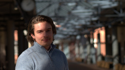 Portraitfoto von Finn Bongert, Student des MSAF-Masterprogramms. 