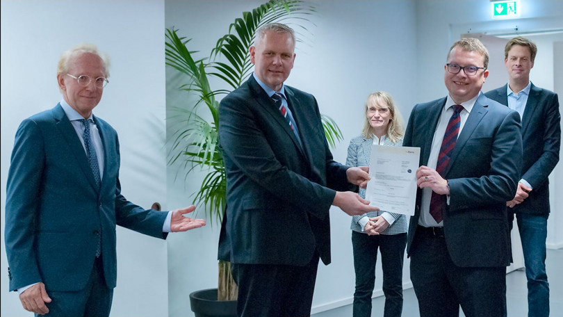 Björn Thümler, Niedersächsischer Minister für Wissenschaft und Kultur Wissenschaftsminister Björn Thümler hat den Förderbescheid am 12. November persönlich übergeben.