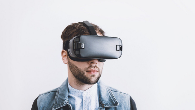 Virtual Reality / Augmented Reality