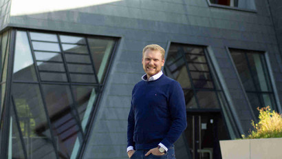 Martin Frönd berichtet. Portraitfoto von Martin Frönd, Alumnus des Masters Management & Engineering
