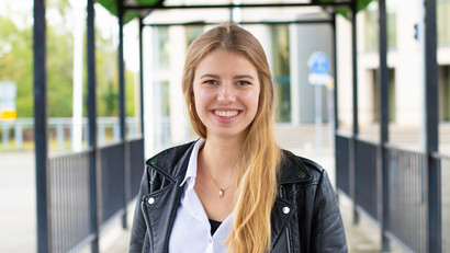 Annika Mertens' experiences. Portrait photo of Annika Mertens, student of the Masters Work and Organizational Psychology