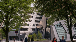 Außenansicht auf das Zentralgebäude
