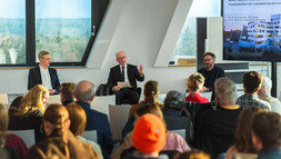 „Die Gefahren eines entgrenzten Krieges“ – Podiumsdiskussion über die Ethik von KI im Militärischen