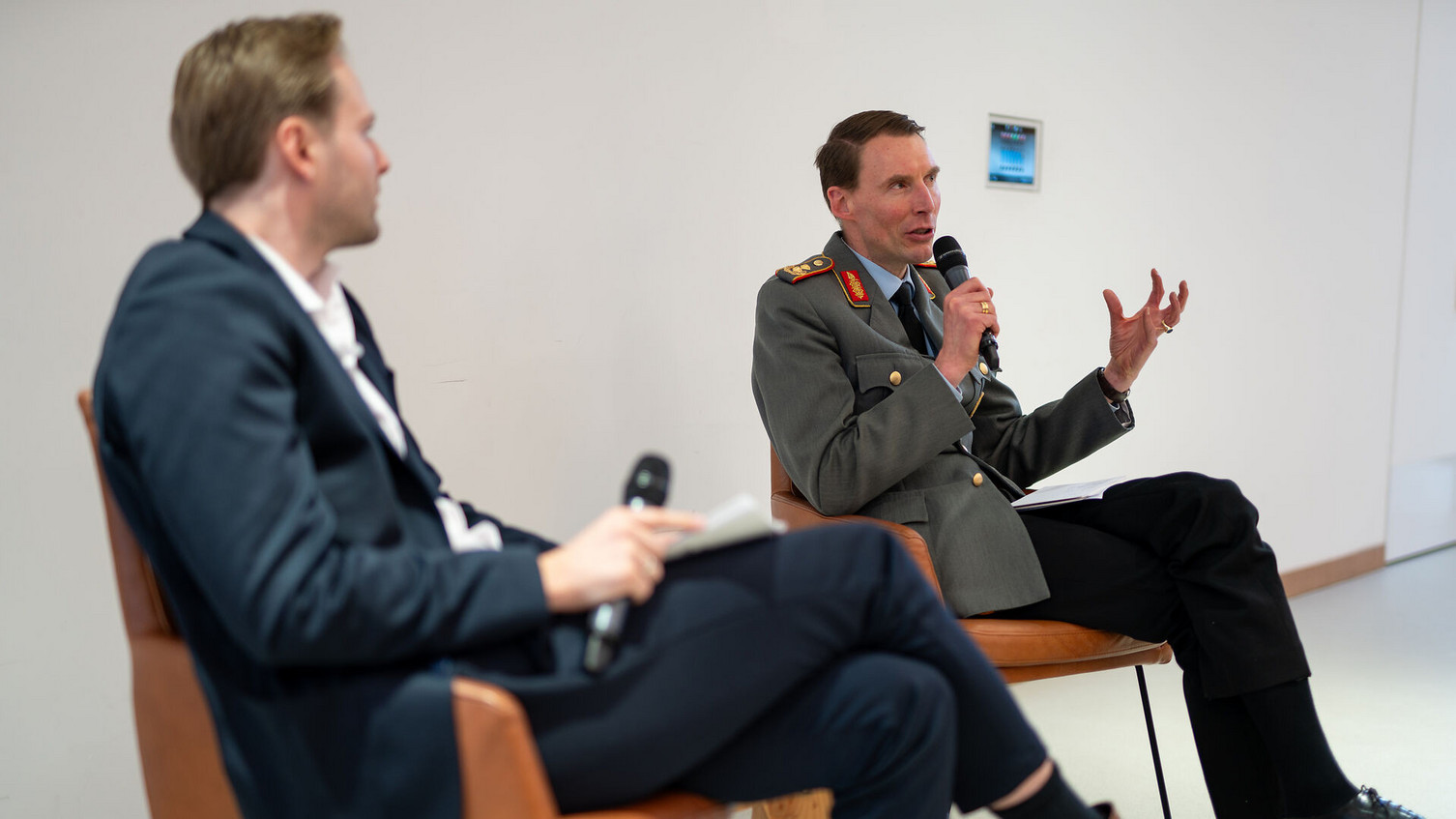 Major General of the Army Christian Freuding with moderator Lukas Dalpke