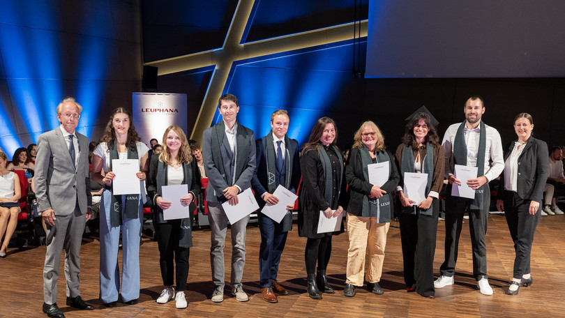 Fred Dott - Graduiertenfeier im Juni 2025