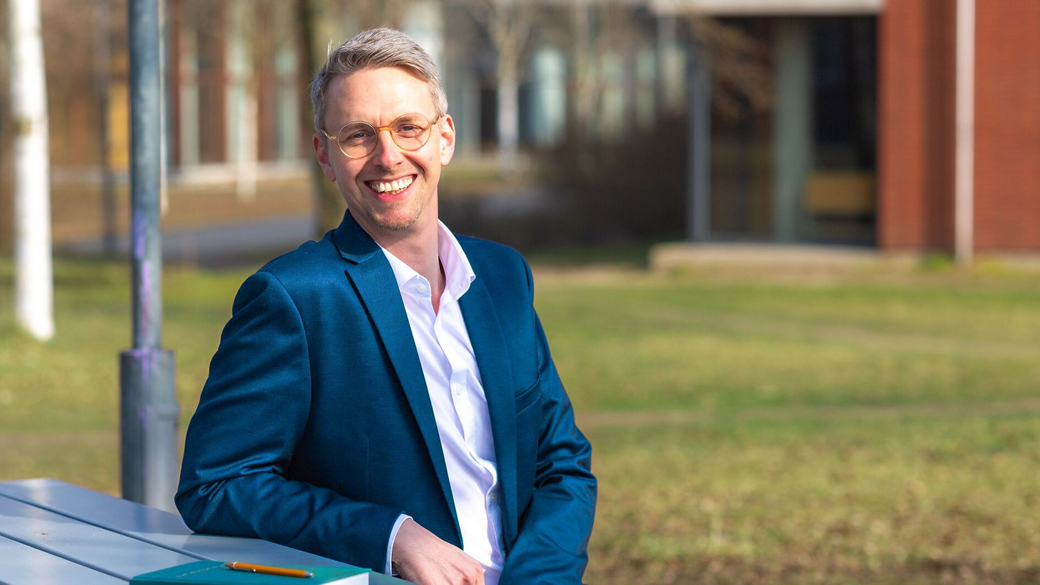 Portrait Prof. Dr. Ulf Hahnel