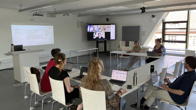 Seminarsituation im Hybridraum