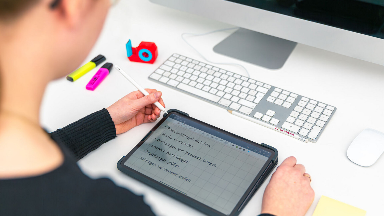 studentische Mitarbeiterin in der Pressestelle