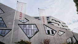 Das Zentralgebäude