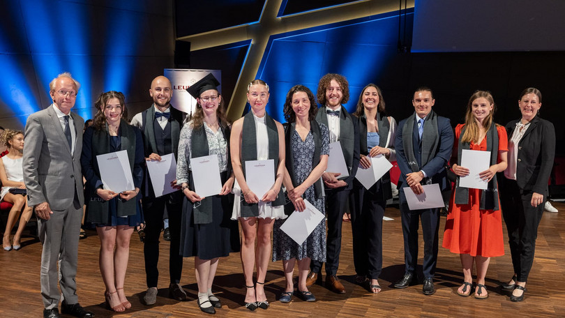 Fred Dott - Graduiertenfeier im Juni 2025