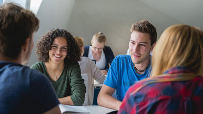 Studierende in der Gruppenarbeit